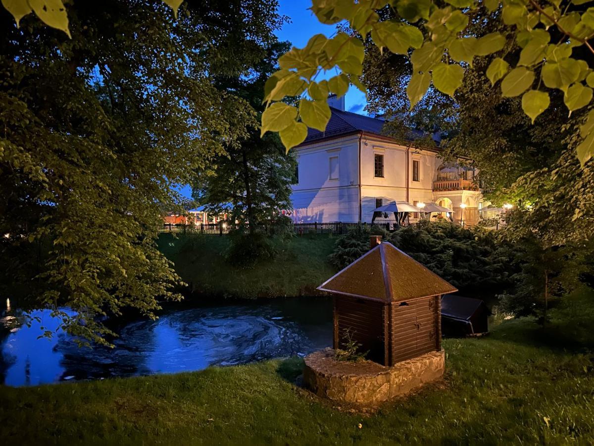 Zamek Dubiecko Hotel Exterior photo