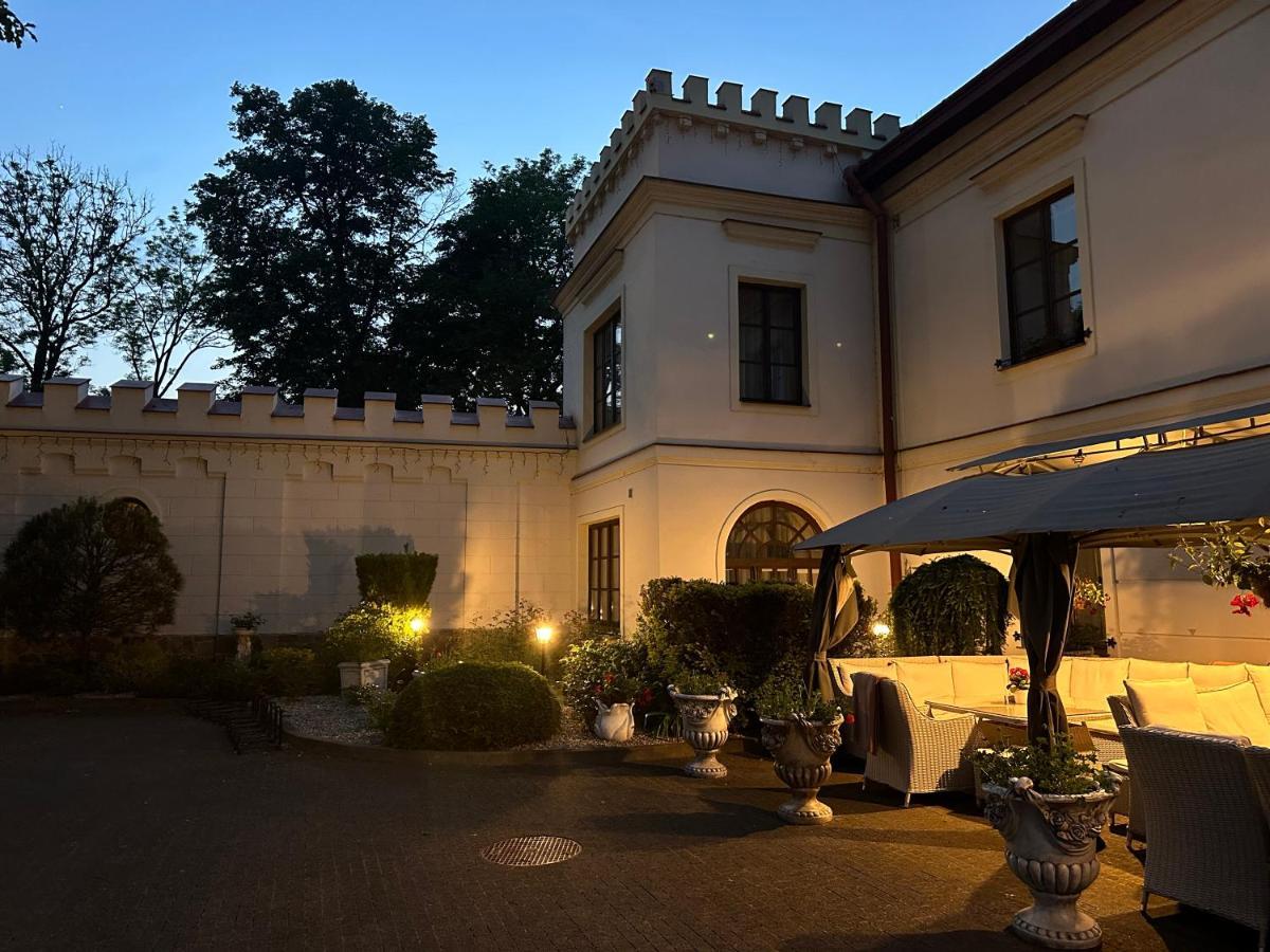 Zamek Dubiecko Hotel Exterior photo