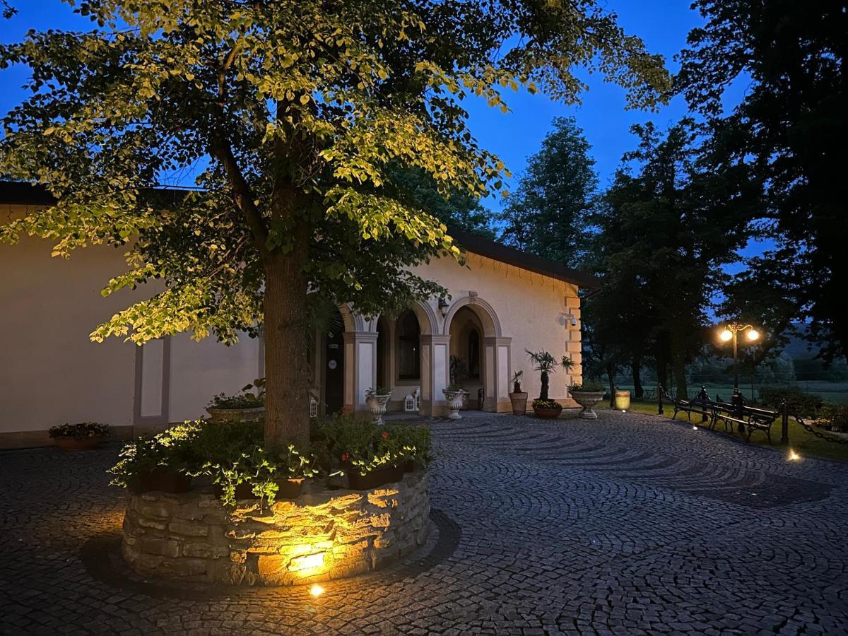 Zamek Dubiecko Hotel Exterior photo